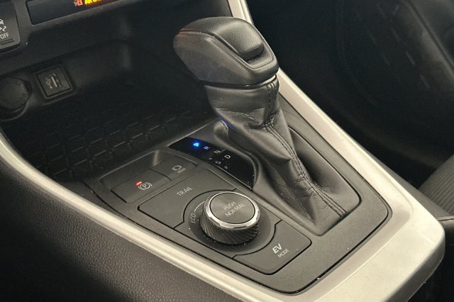 Certified 2025 Toyota RAV4 LE AWD/4WD image 27