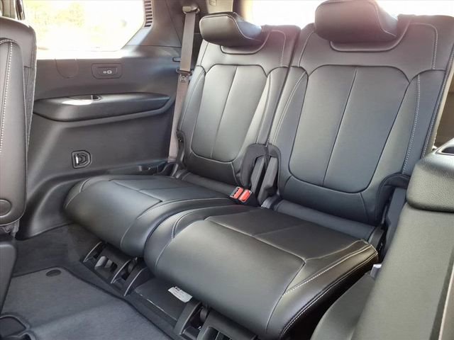 New 2025 Jeep Grand Cherokee L Limited w/ Black Appearance Package image 17