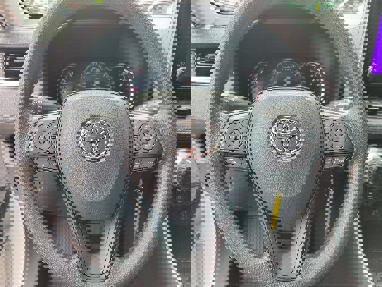 Used 2025 Toyota RAV4 LE image 18