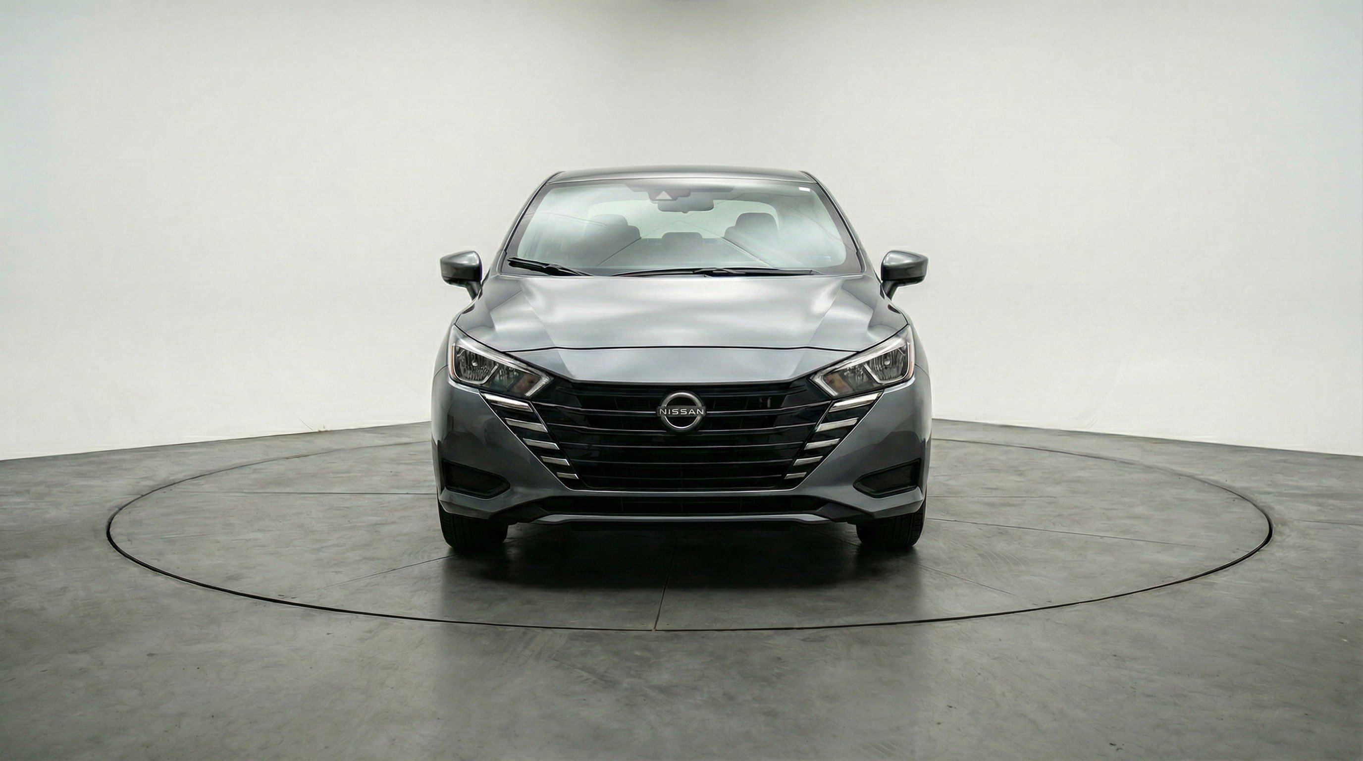 Used 2025 Nissan Versa SV image 2