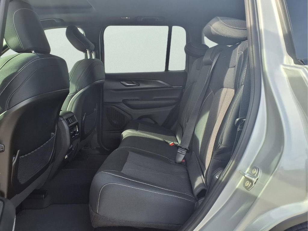 New 2026 Jeep Grand Cherokee Laredo image 10
