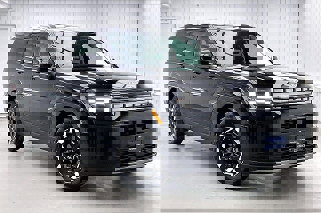 Certified 2025 Hyundai Santa Fe SE image 1