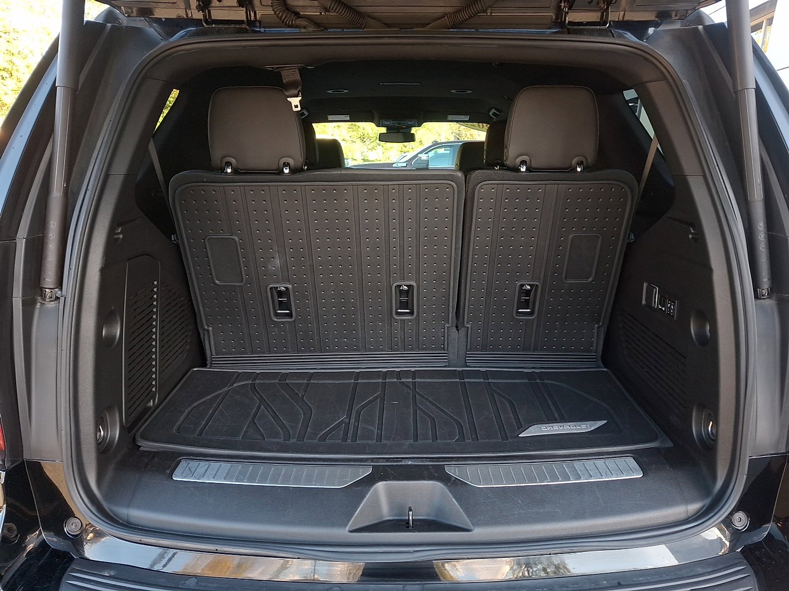 Used 2023 Chevrolet Tahoe Z71 w/ Luxury Package image 29