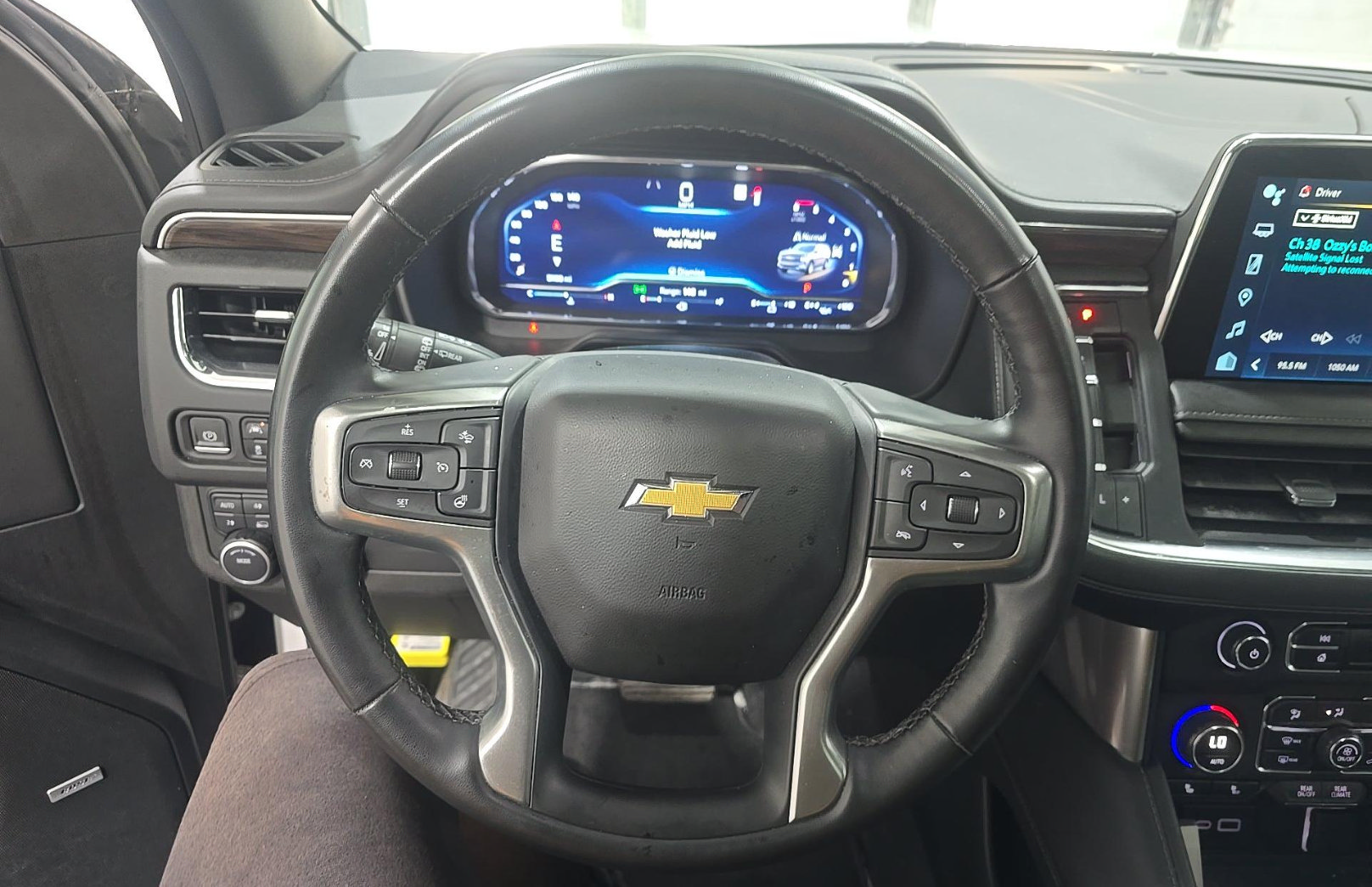 Used 2023 Chevrolet Suburban LT w/ Luxury Package AWD/4WD image 10