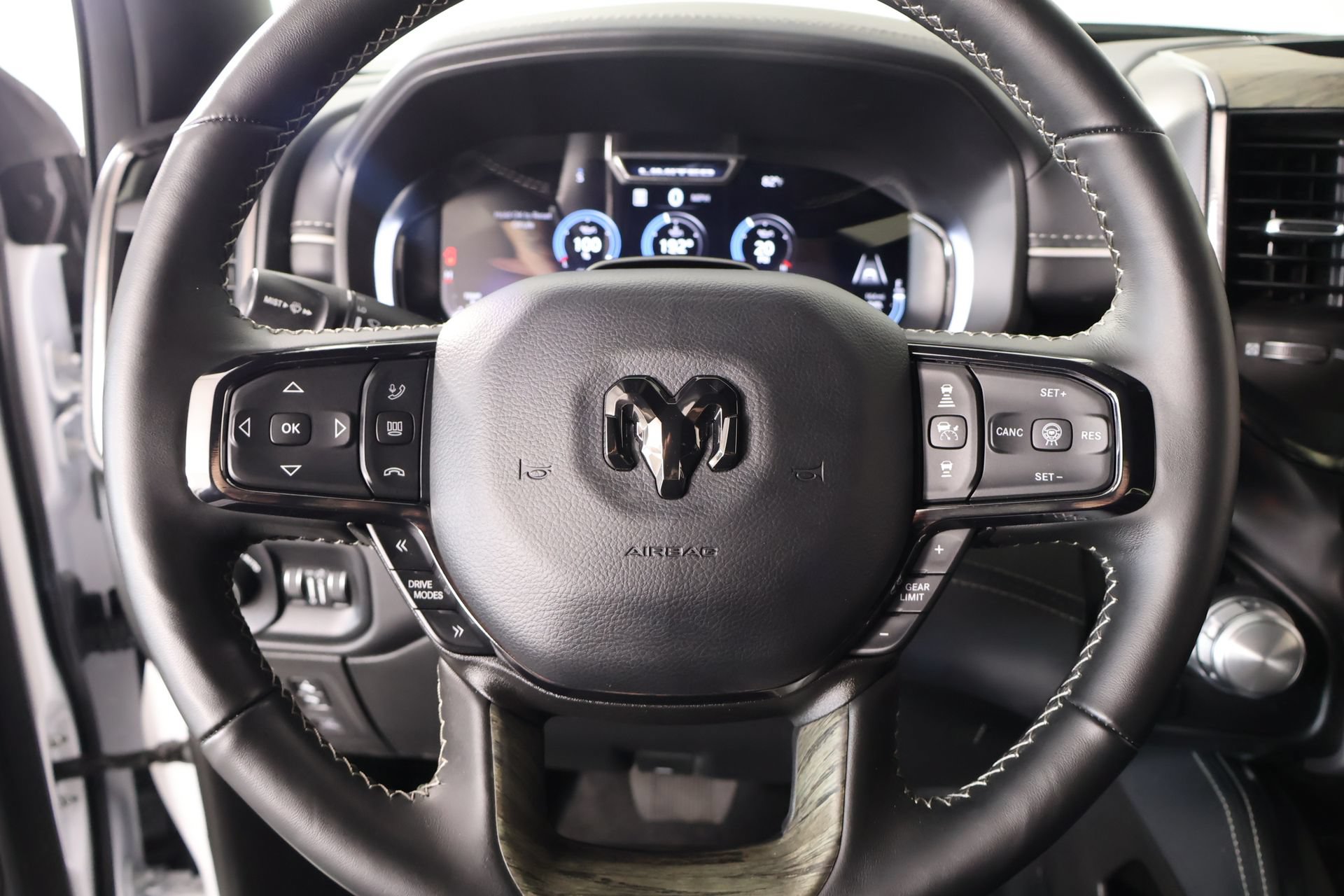 Used 2025 RAM 1500 Limited AWD/4WD image 3