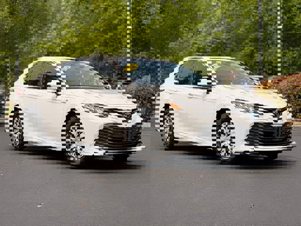 Used 2020 Toyota Camry LE FWD image 2