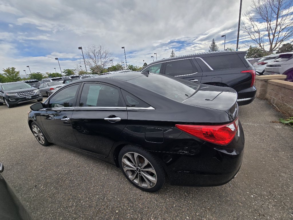 Used 2013 Hyundai Sonata SE FWD image 2