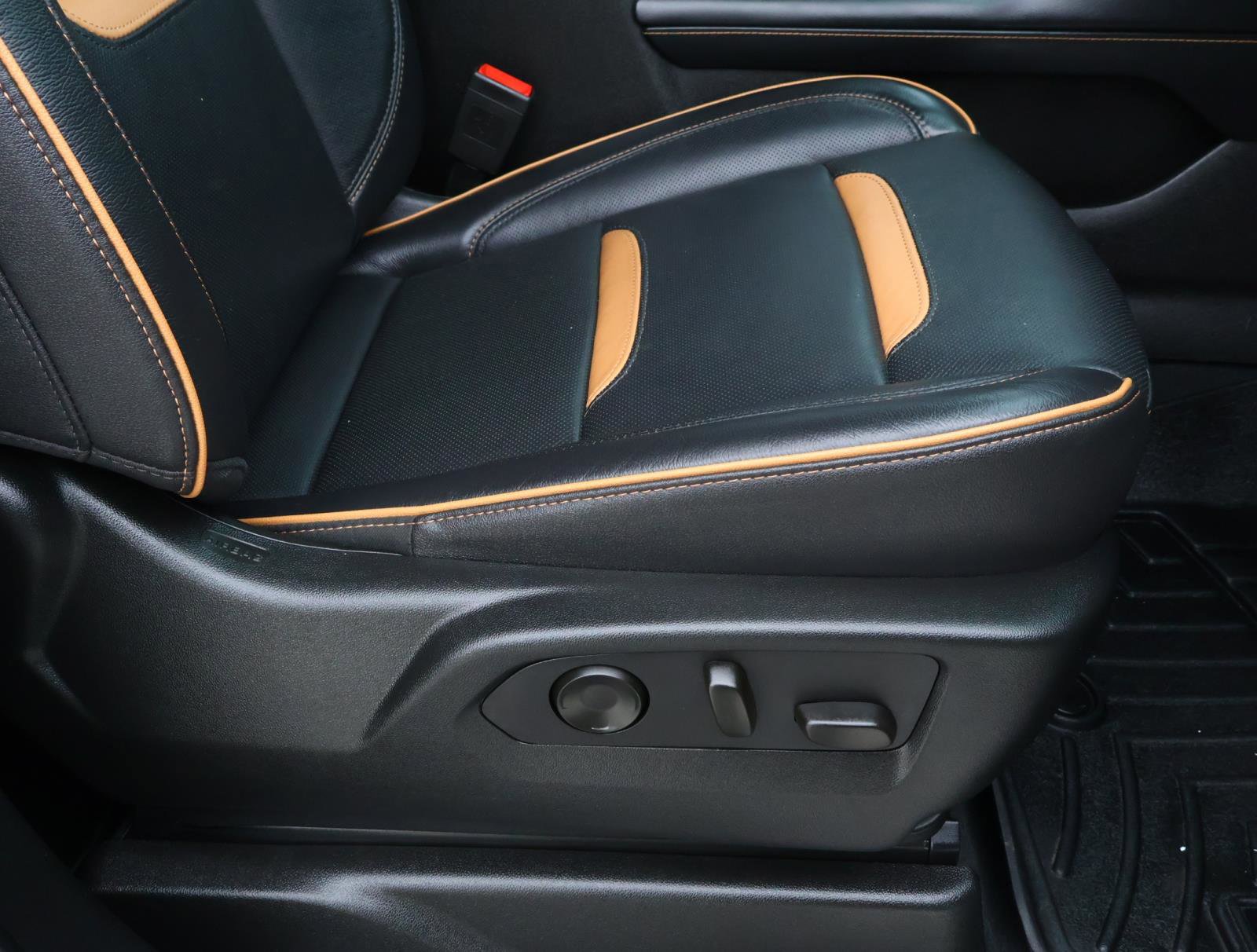 Used 2023 GMC Yukon AT4 w/ Technology Package image 20