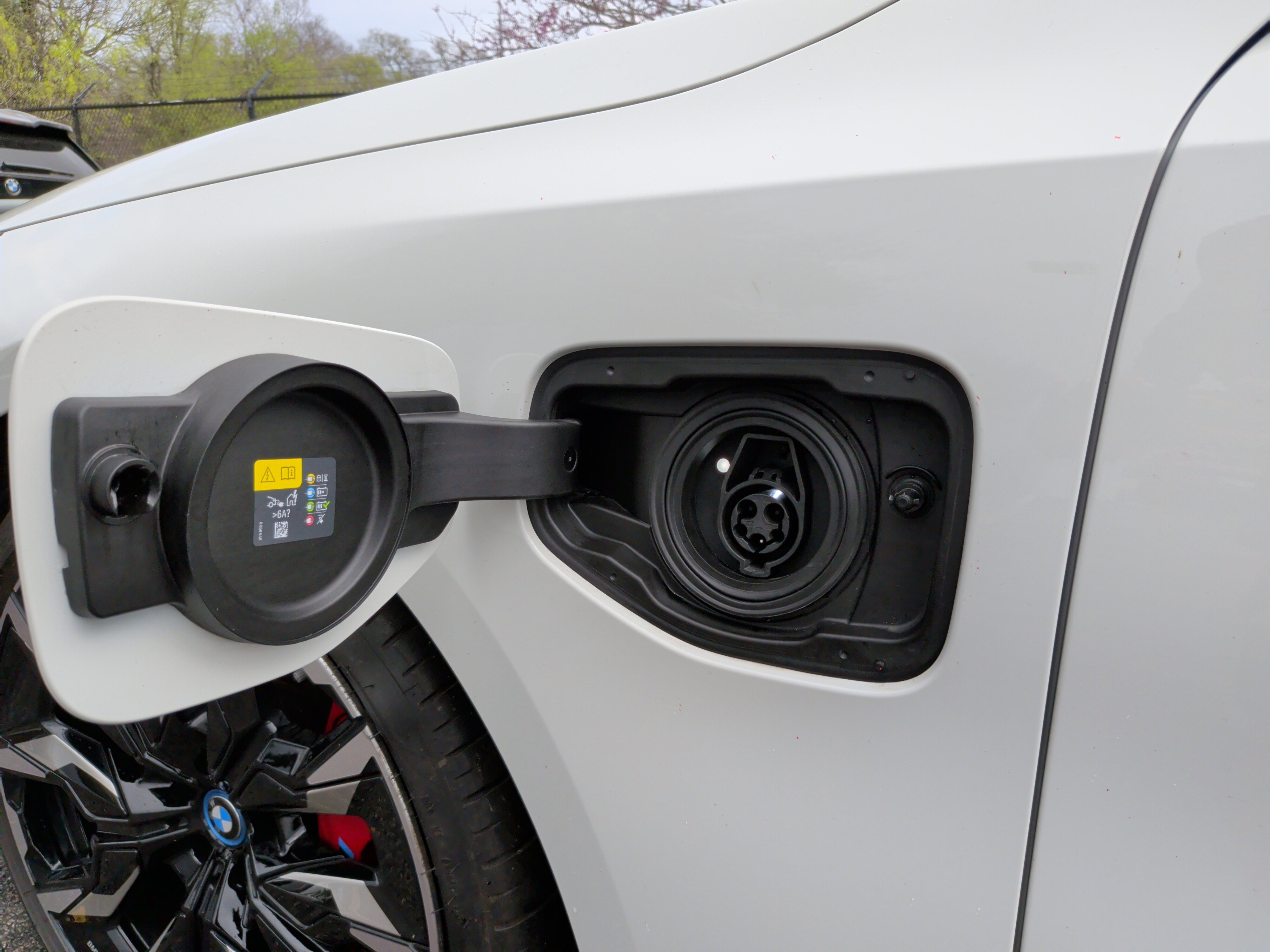 Certified 2025 BMW 550e xDrive w/ Executive Package image 11