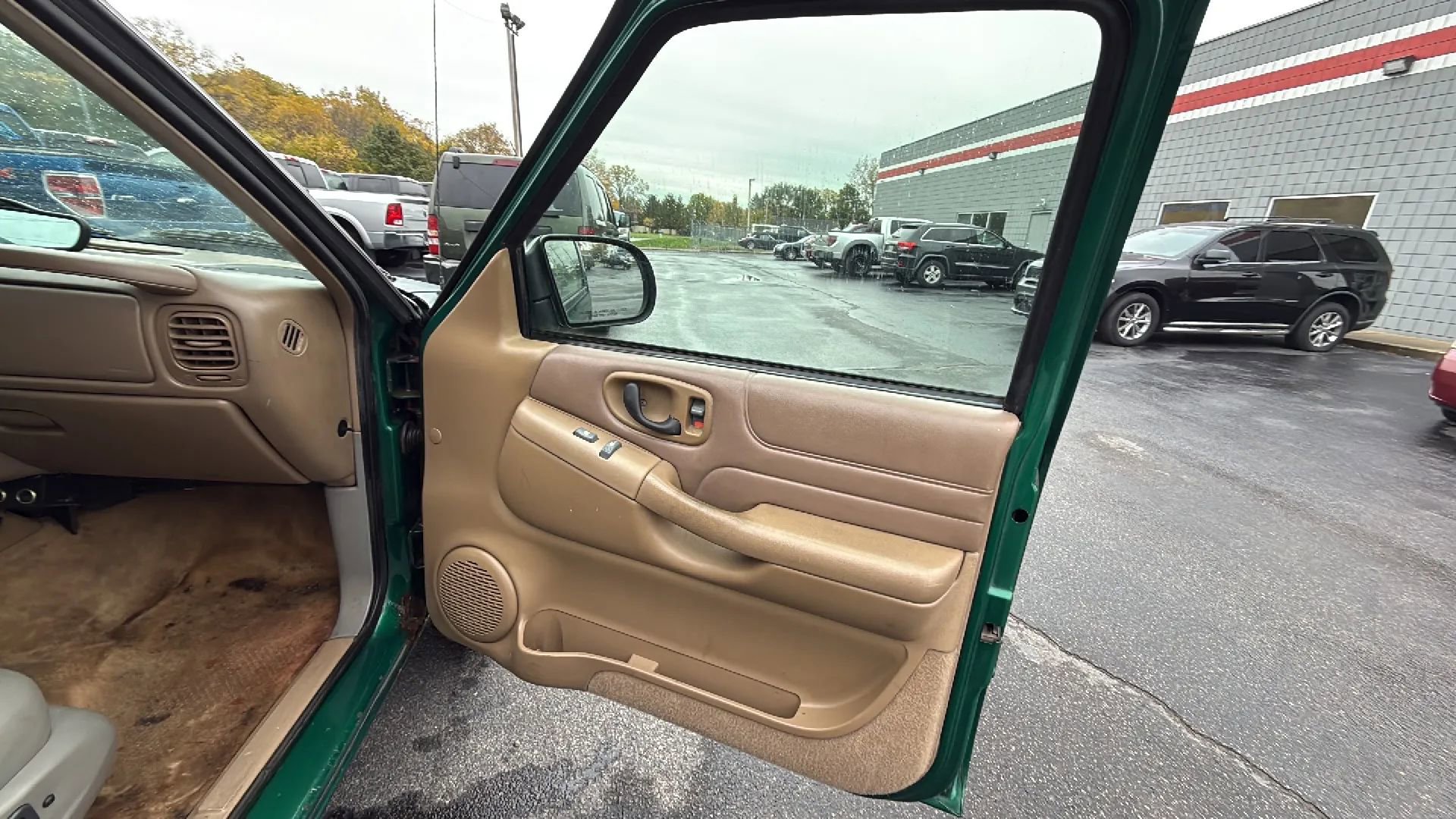 Used 2000 Chevrolet Blazer LT w/ LT Preferred Equipment Group image 16