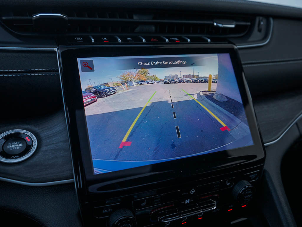 New 2025 Jeep Grand Cherokee Limited w/ Trailer Tow Package AWD/4WD image 25