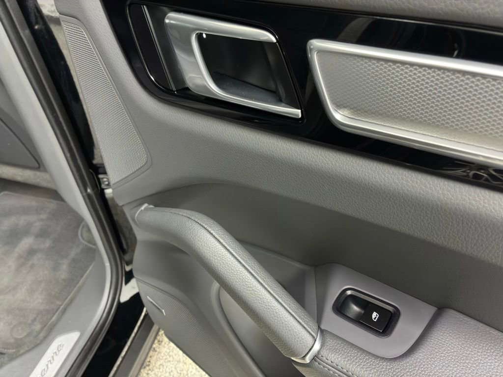 Used 2022 Porsche Cayenne Platinum Edition image 52