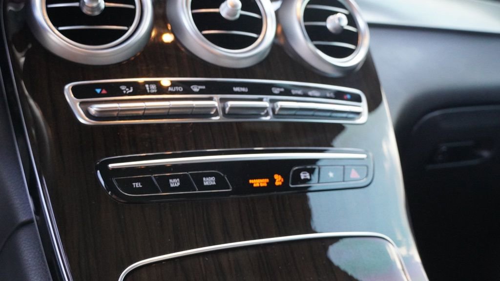 Used 2021 Mercedes-Benz GLC 300 image 34
