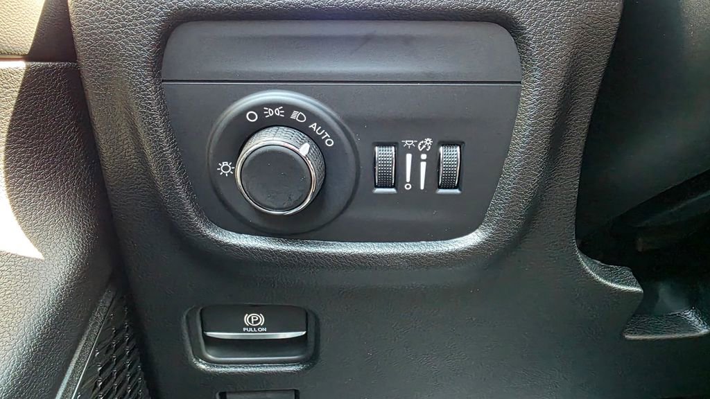 New 2025 Jeep Grand Cherokee L Laredo w/ Luxury Tech Group I image 33