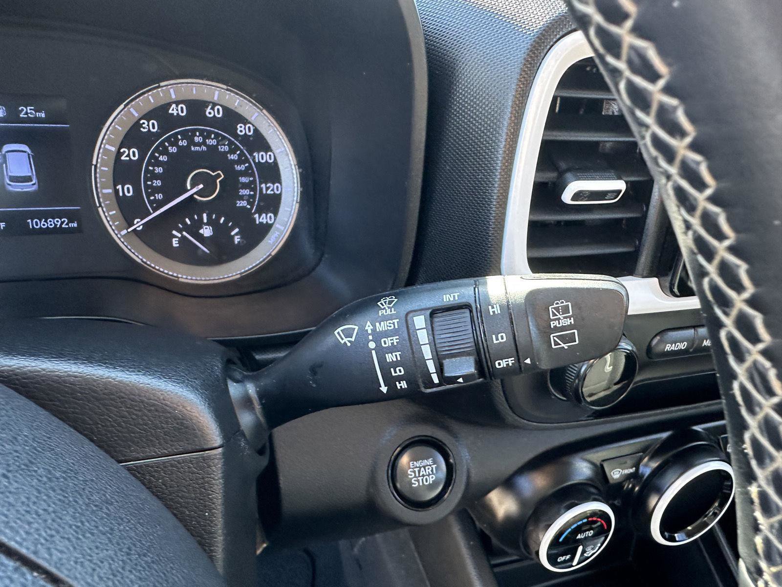 Used 2022 Hyundai Venue Limited image 24