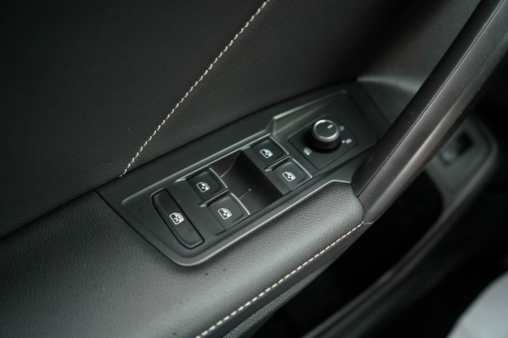 Used 2024 Volkswagen Tiguan SE FWD image 29
