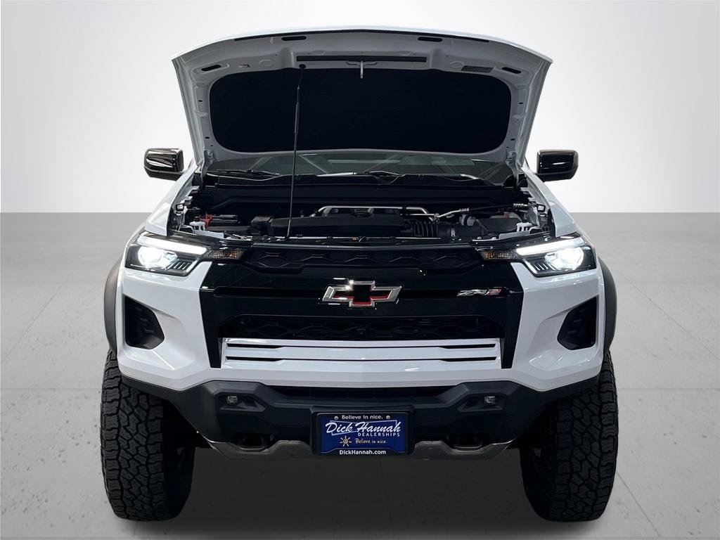 Used 2025 Chevrolet Colorado ZR2 w/ Technology Package AWD/4WD image 6
