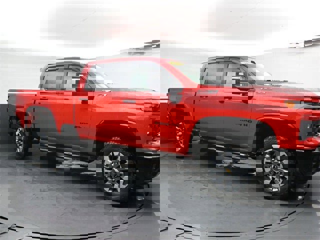 Used 2024 Chevrolet Silverado 2500 Custom w/ Custom Value Package image 3