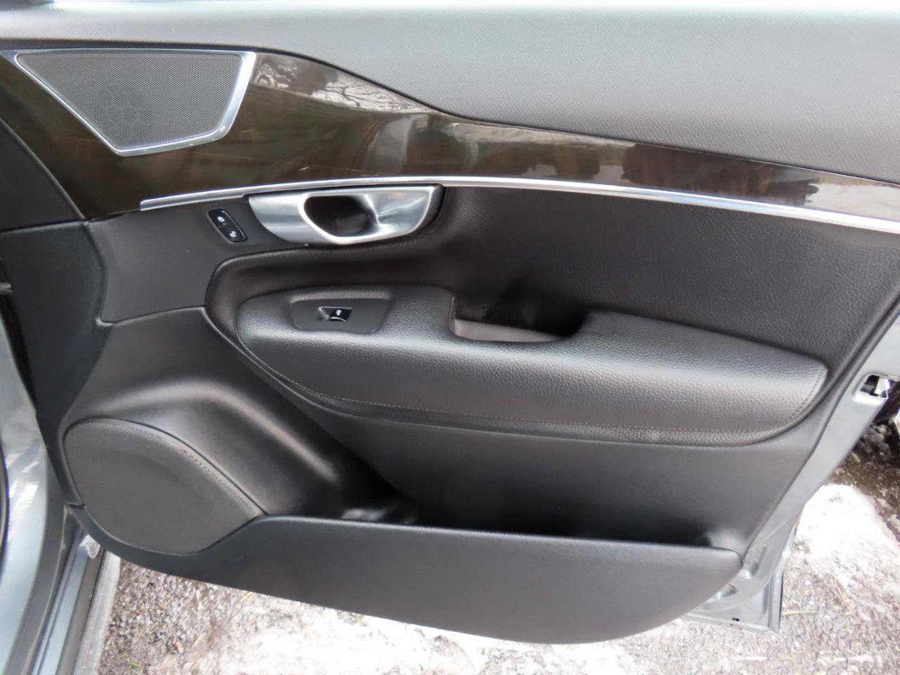 Used 2018 Volvo XC90 T6 Momentum w/ Convenience Package image 19