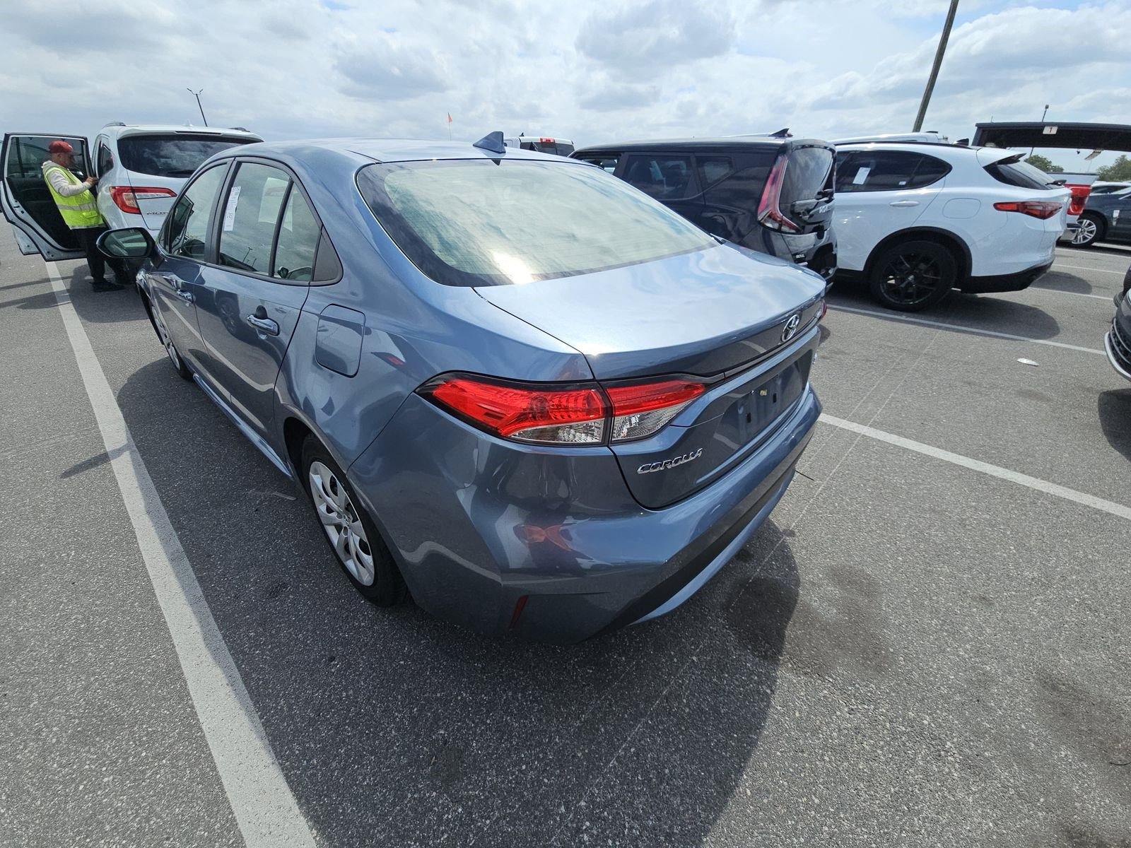 Used 2022 Toyota Corolla LE FWD image 11