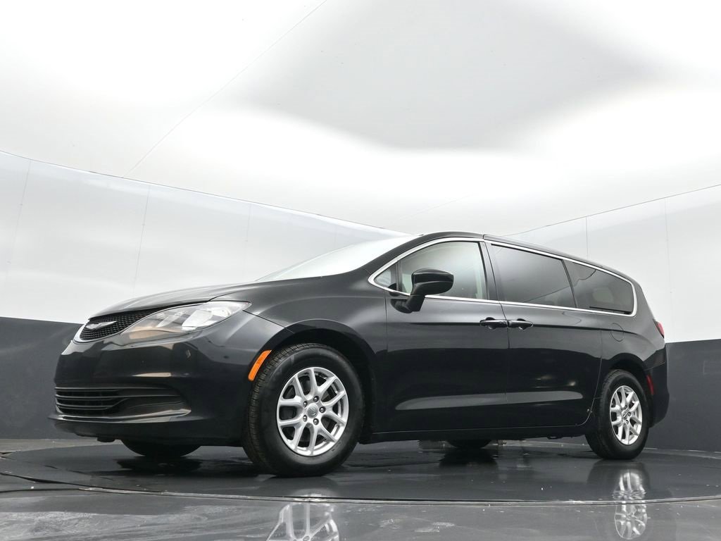 Used 2017 Chrysler Pacifica Touring image 11
