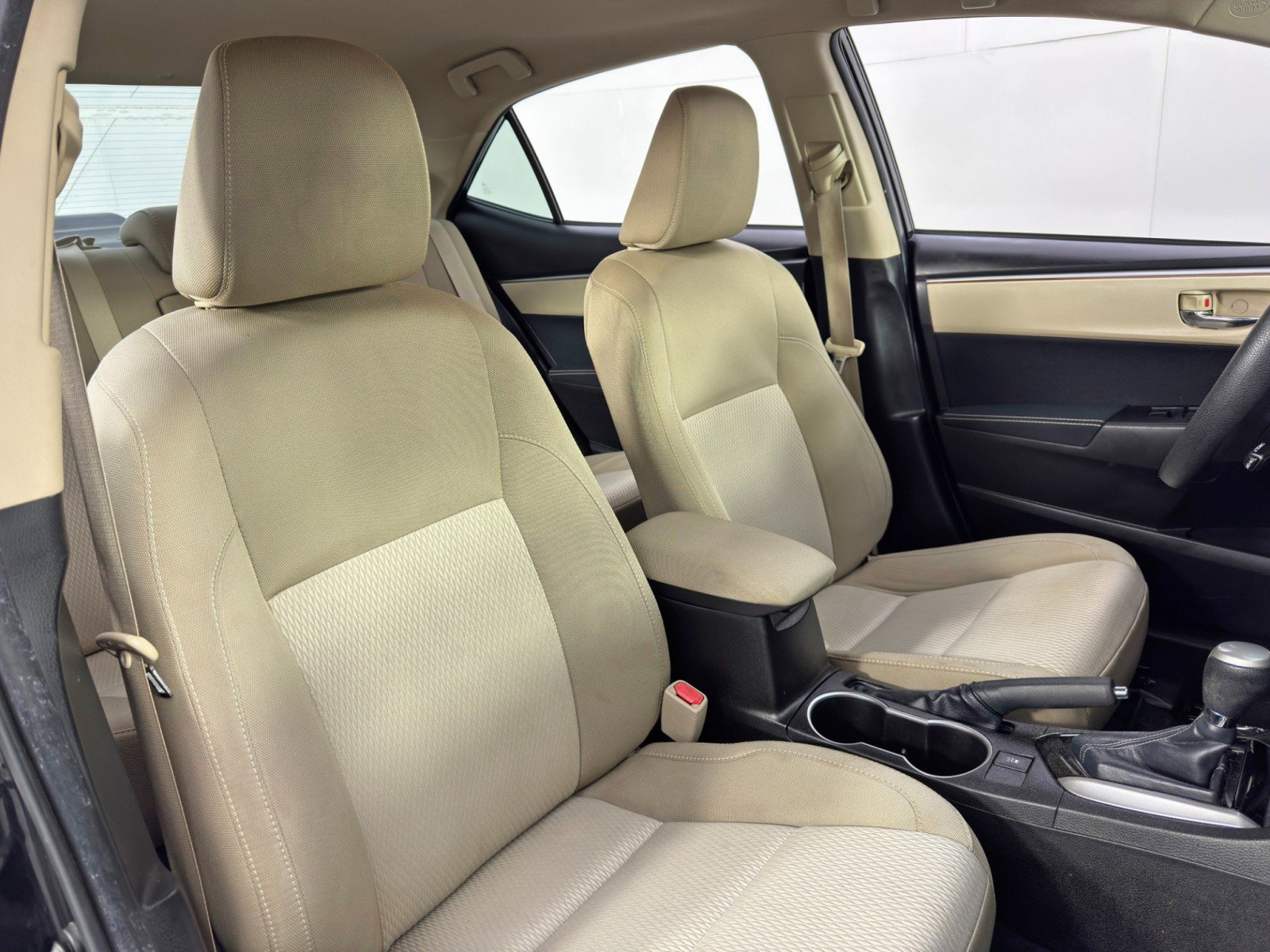 Used 2016 Toyota Corolla LE image 29