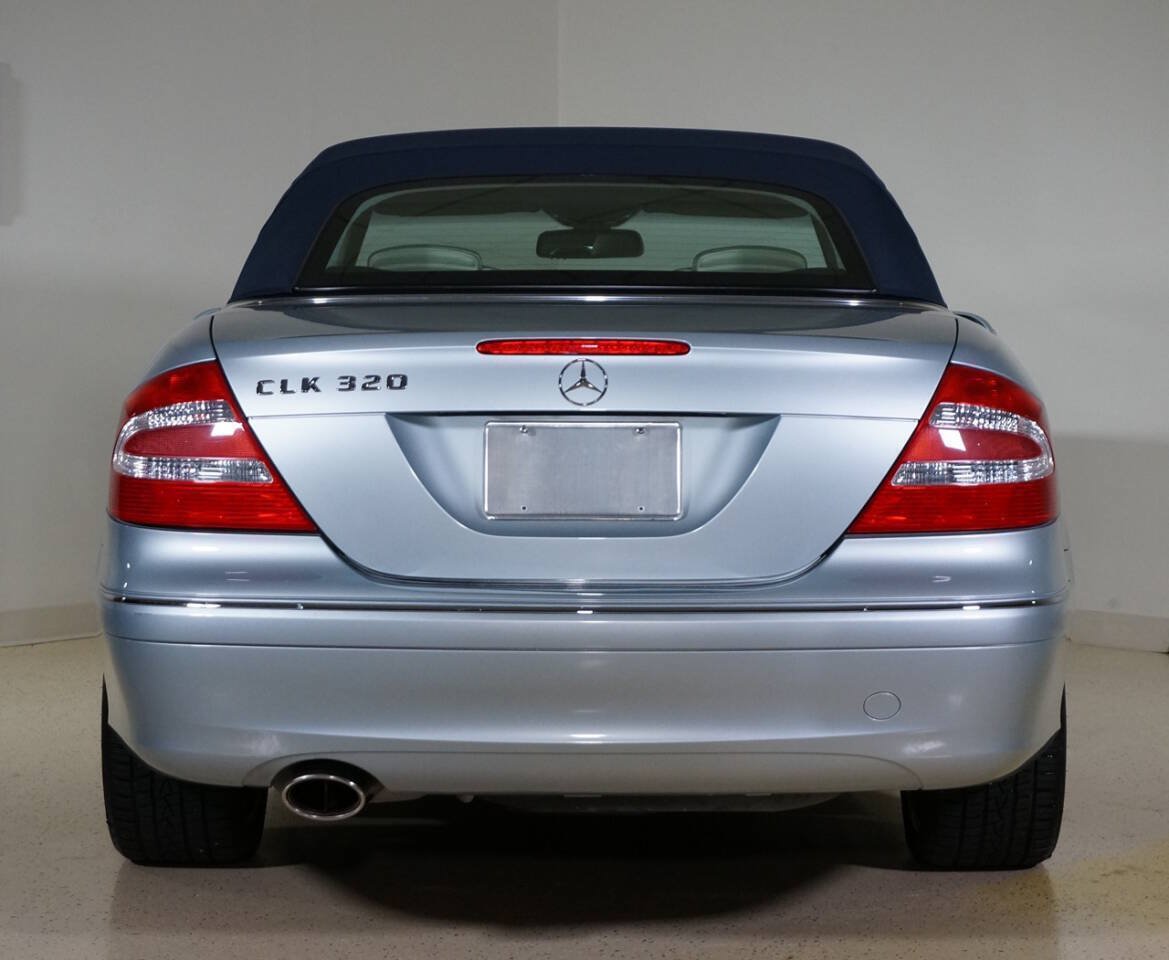 Used 2005 Mercedes-Benz CLK 320 Cabriolet image 19