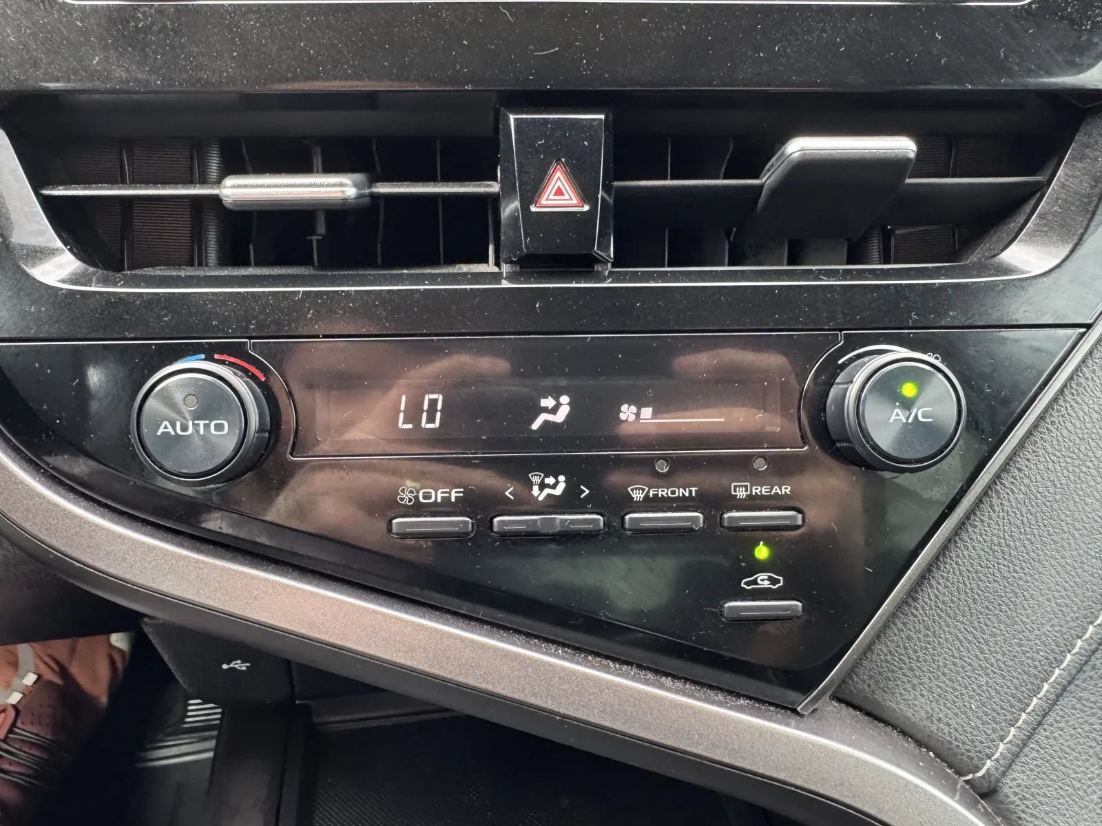 Used 2021 Toyota Camry SE FWD image 28
