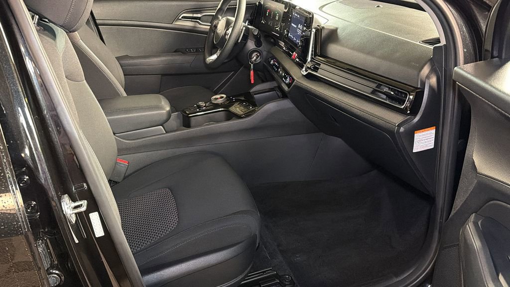 Used 2023 Kia Sportage LX image 8
