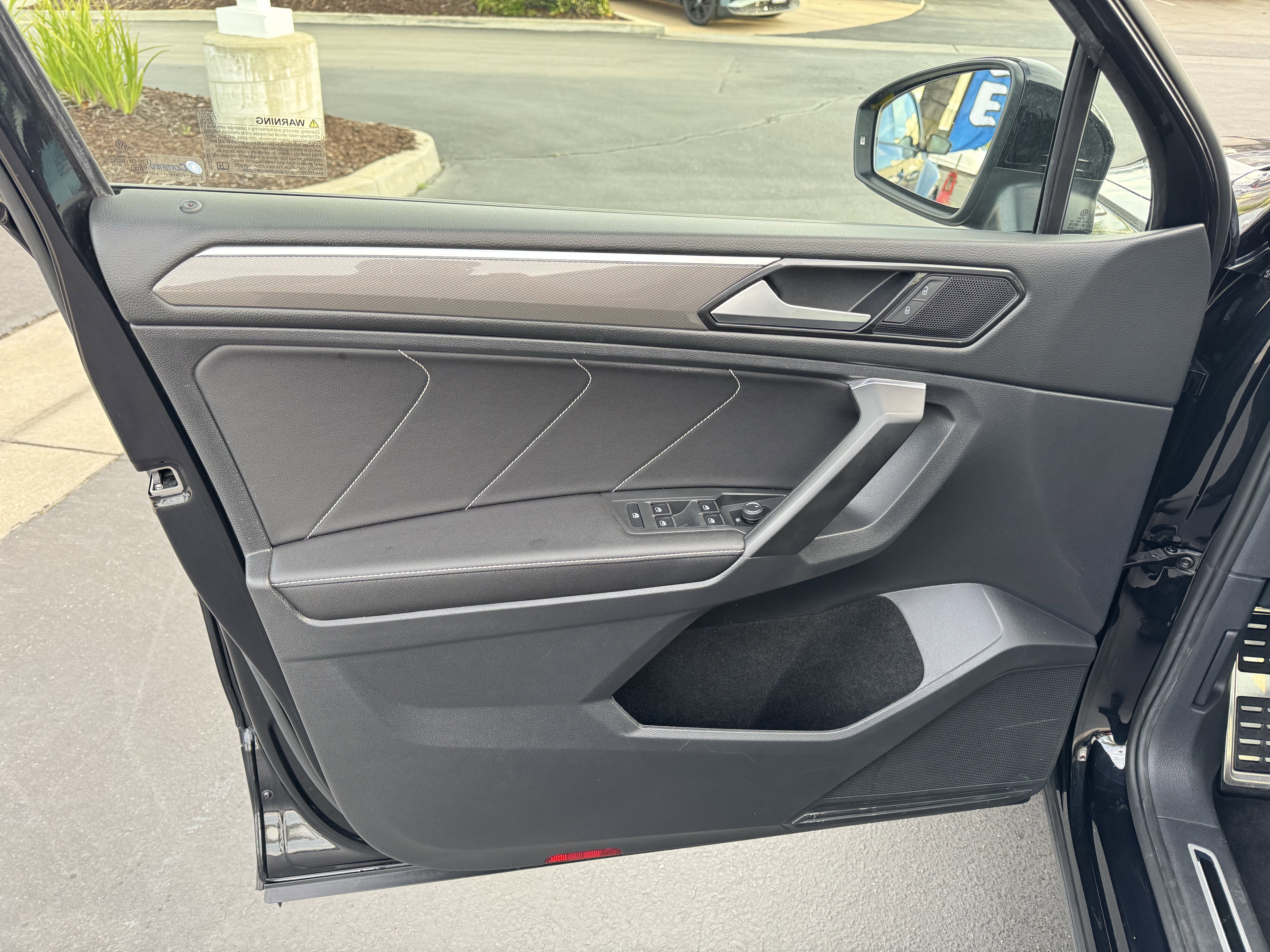 Certified 2023 Volkswagen Tiguan SE R-Line image 14