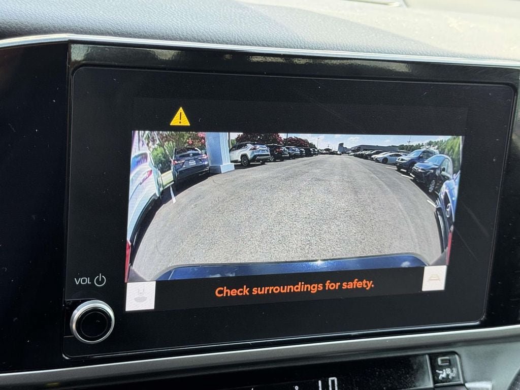 Used 2025 Toyota Camry SE FWD image 5