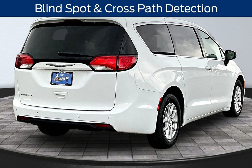 Used 2017 Chrysler Pacifica Touring Plus FWD image 6