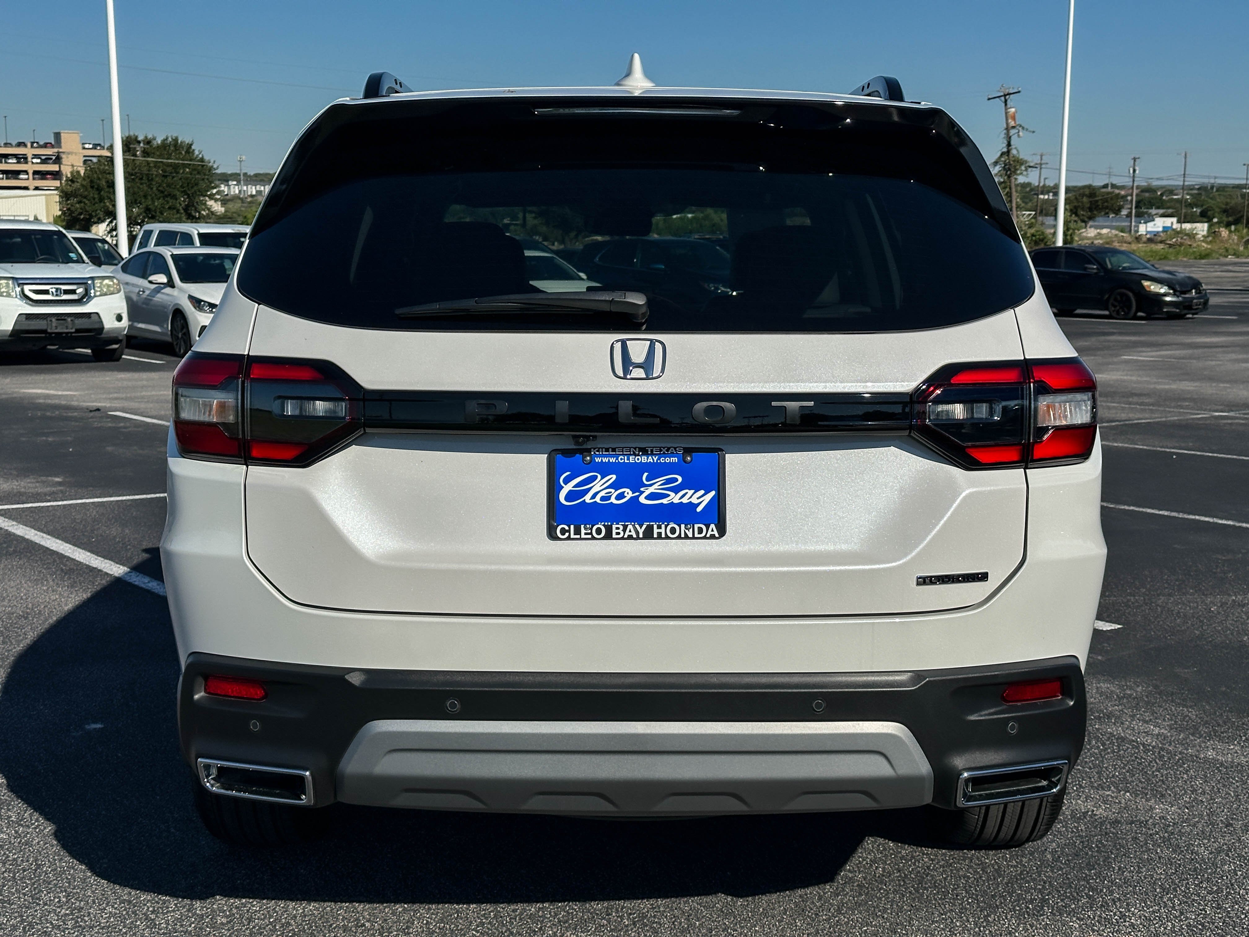 Used 2025 Honda Pilot Touring image 7