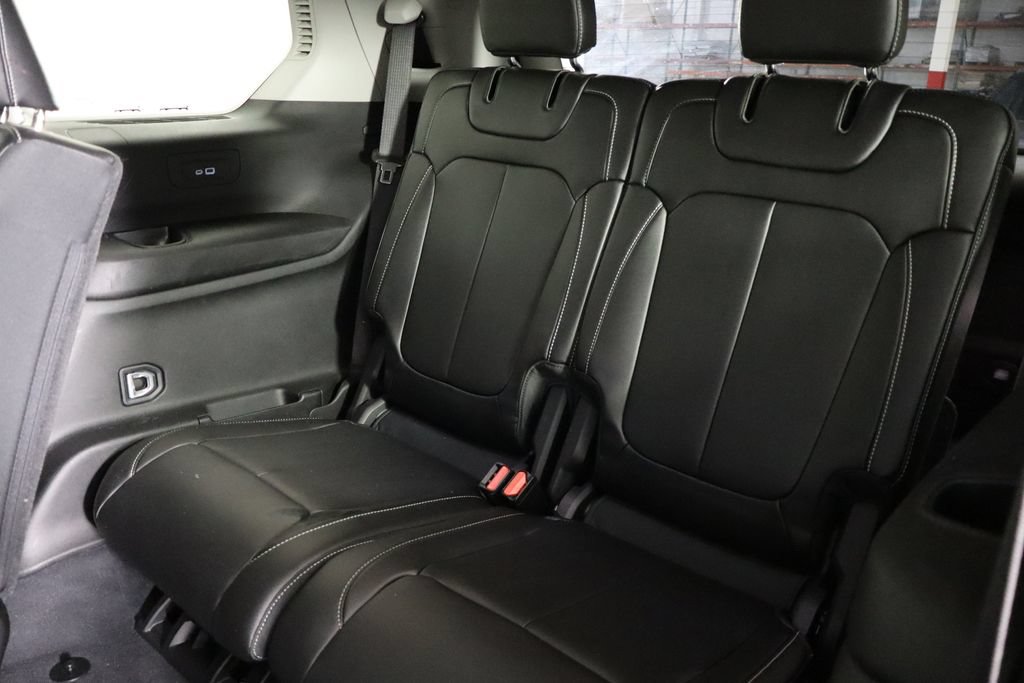Used 2023 Jeep Grand Cherokee L Limited AWD/4WD image 17