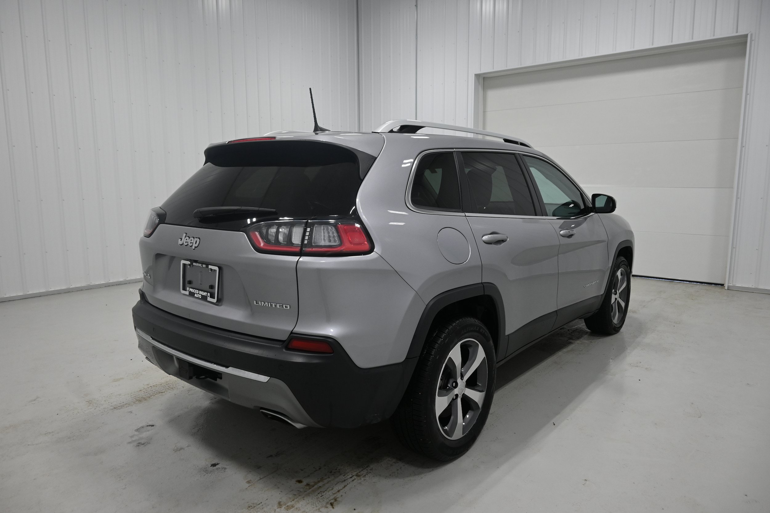 Used 2019 Jeep Cherokee Limited w/ Trailer Tow Group AWD/4WD image 34