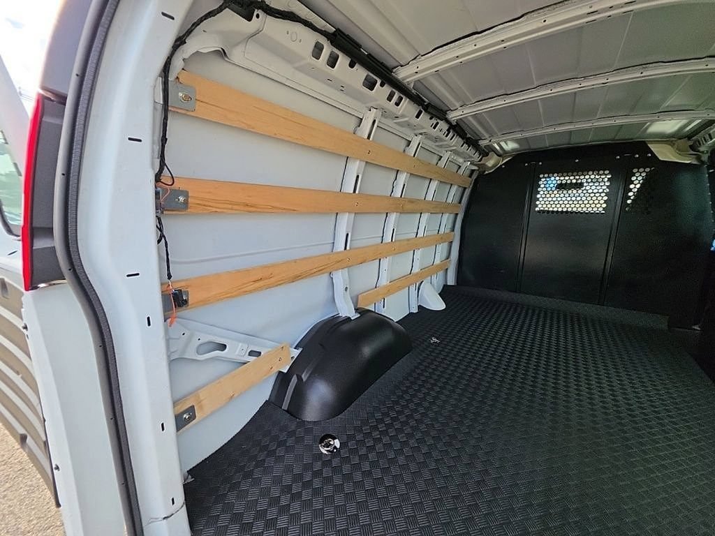Used 2025 GMC Savana 2500 w/ Driver Convenience Package RWD image 25