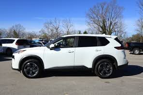 Used 2024 Nissan Rogue SV image 11