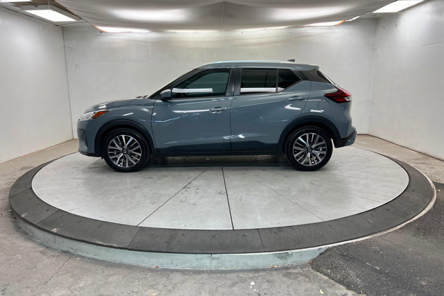 Used 2021 Nissan Kicks SV image 2