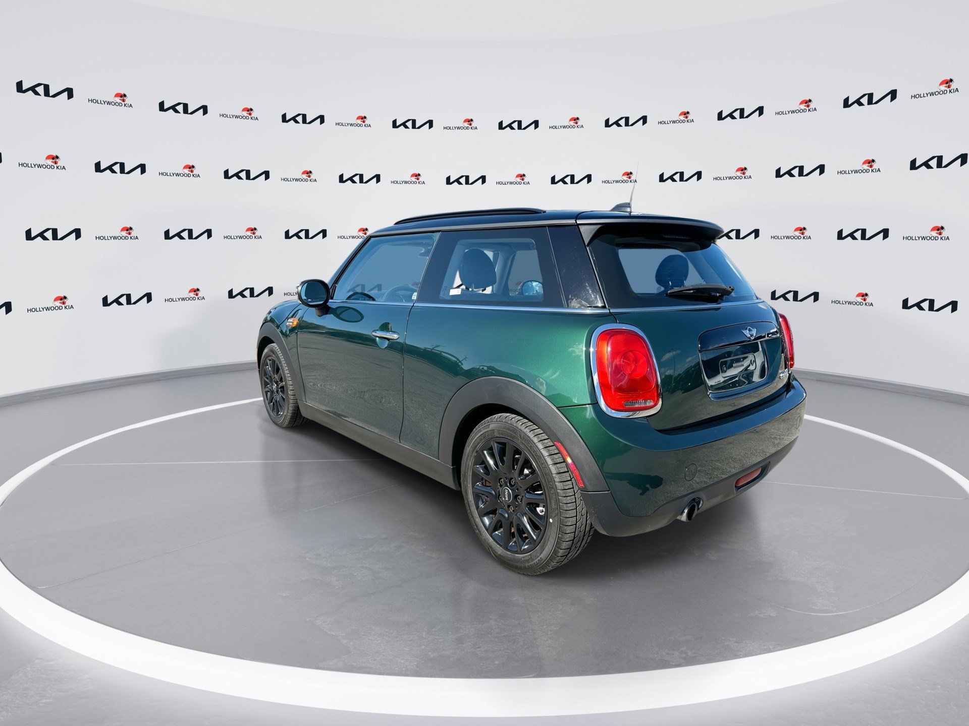 Used 2017 MINI Cooper 2-Door Hardtop FWD image 6