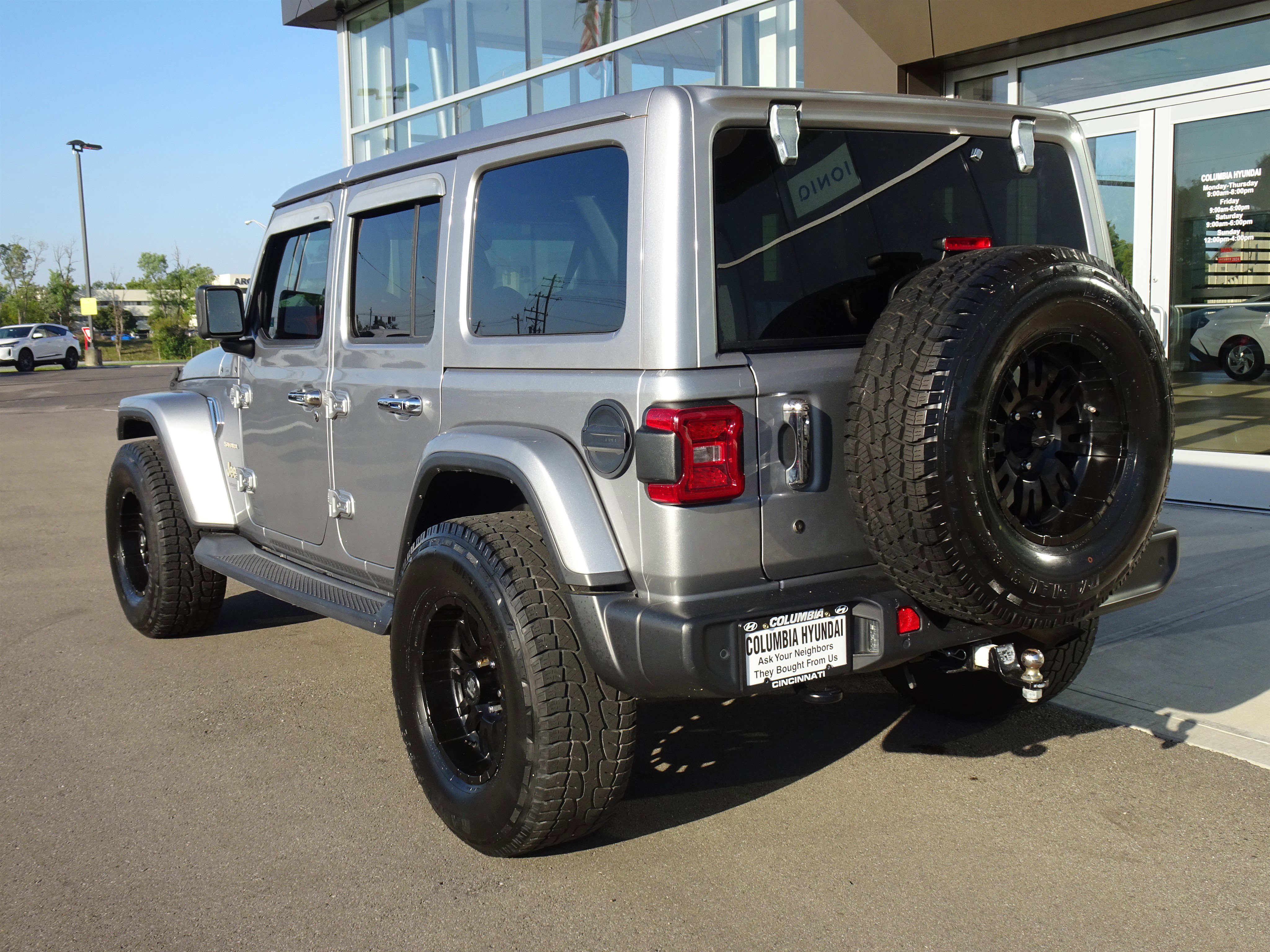 Used 2018 Jeep Wrangler Unlimited Sahara image 3
