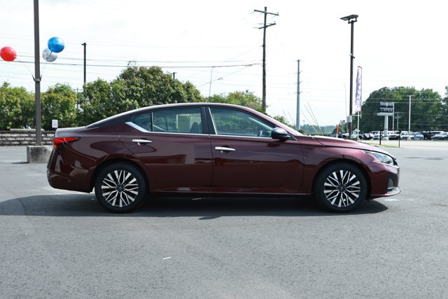 Used 2024 Nissan Altima 2.5 SV FWD image 4