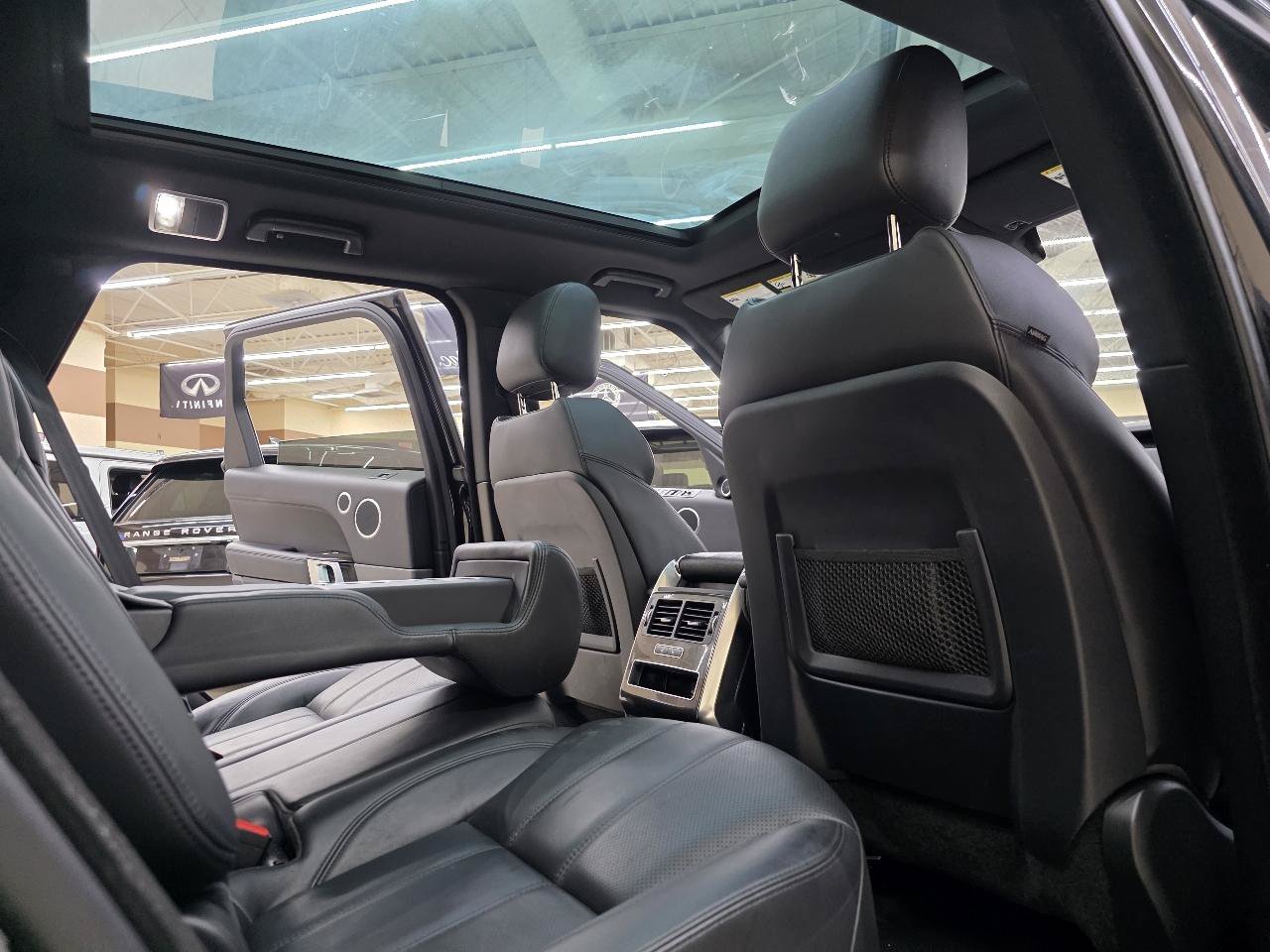 Used 2017 Land Rover Range Rover Sport SE AWD/4WD image 25