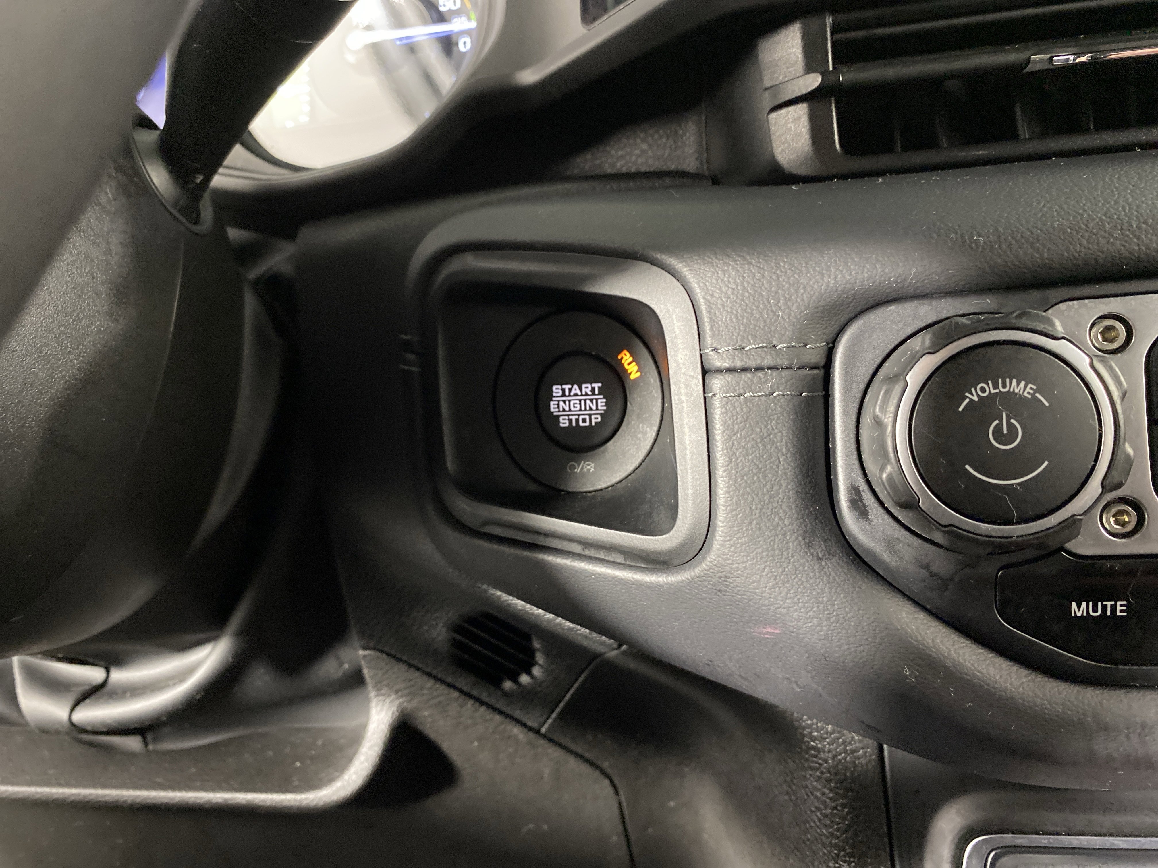 Used 2025 Jeep Wrangler Sahara w/ Safety Group image 26