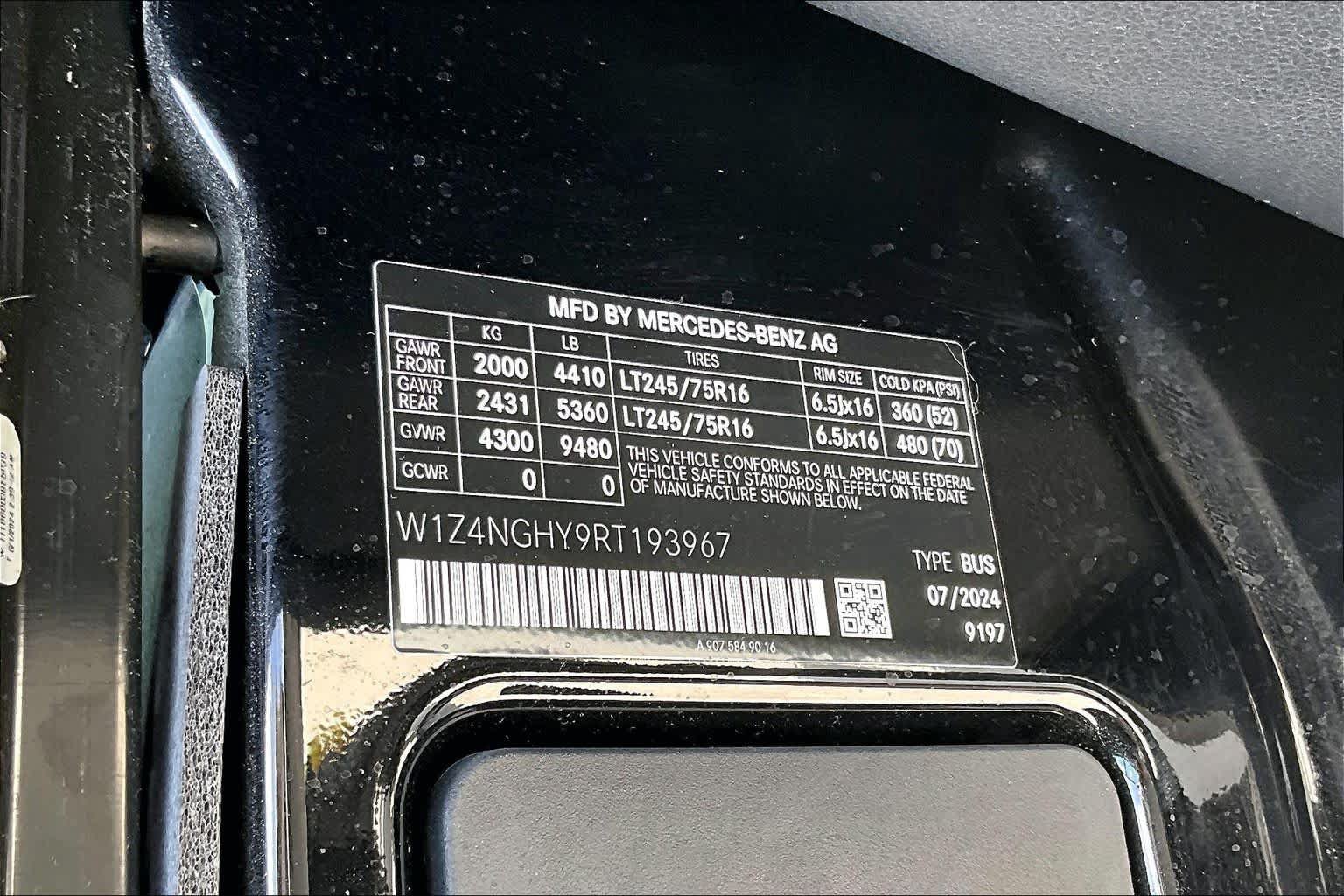Used 2024 Mercedes-Benz Sprinter 2500 image 34