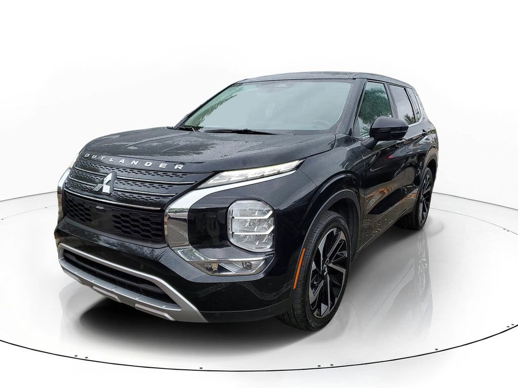 Used 2023 Mitsubishi Outlander SE Black Edition image 3