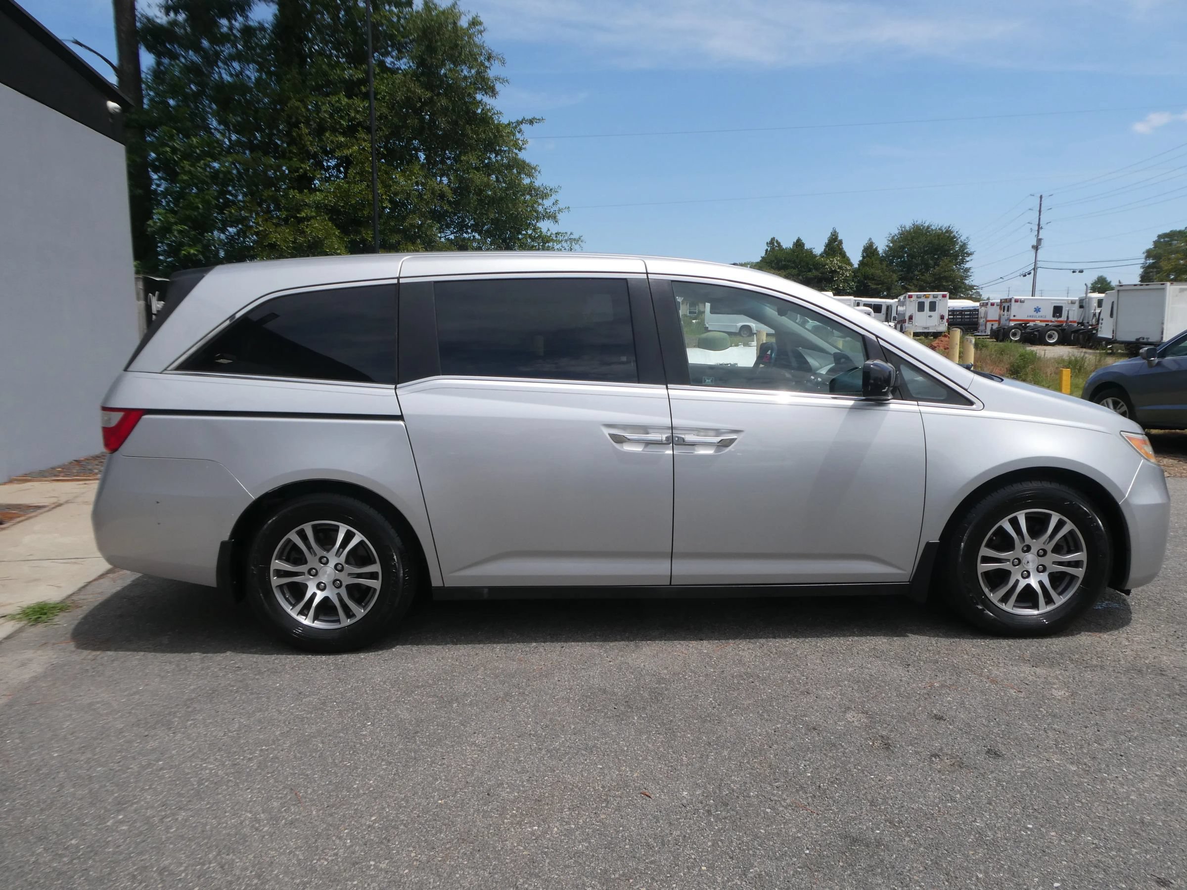 Used 2011 Honda Odyssey EX-L image 4