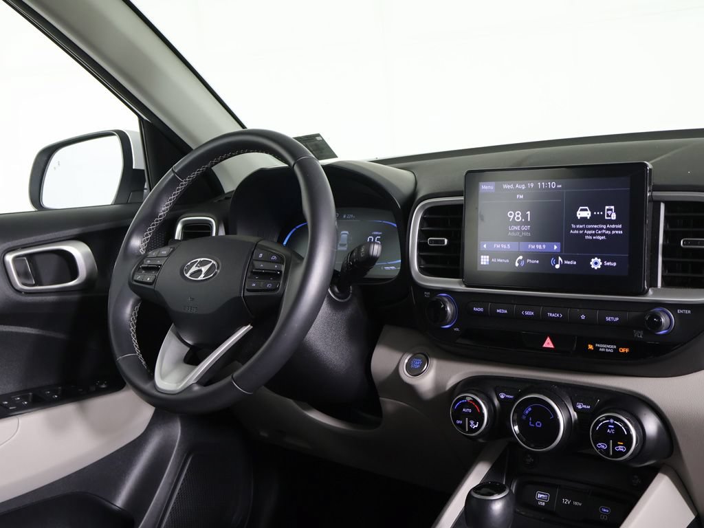 Certified 2024 Hyundai Venue SEL FWD image 30