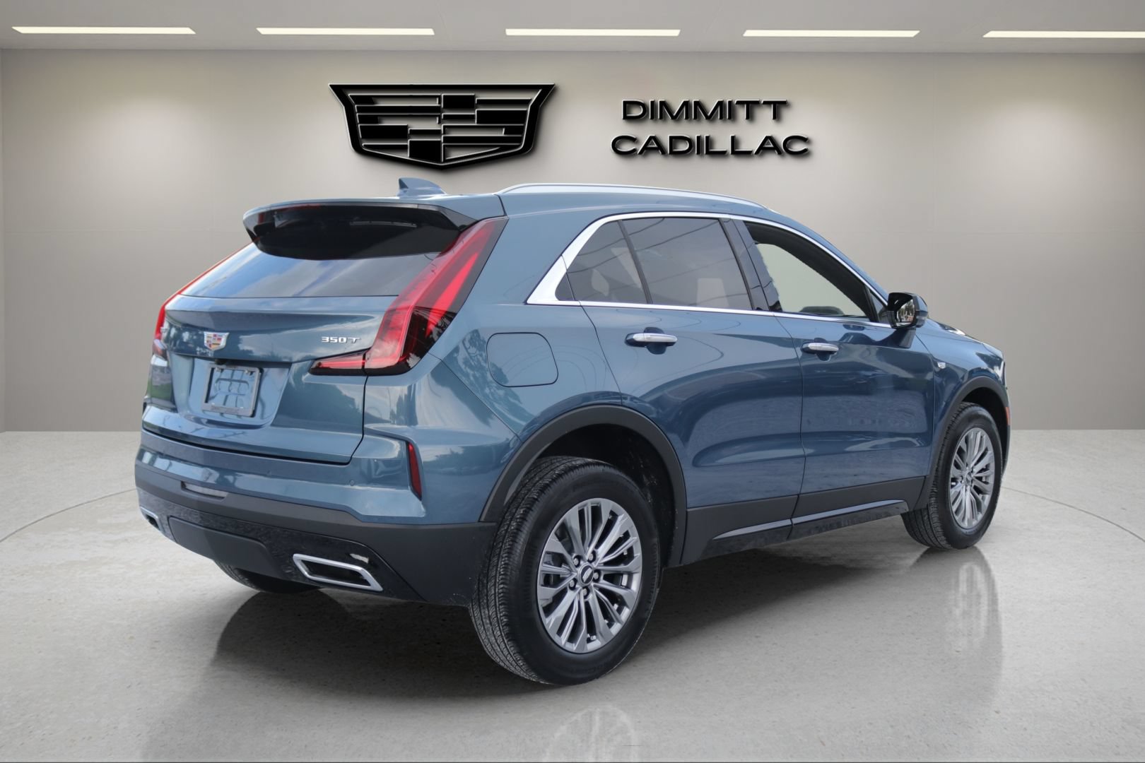 Certified 2025 Cadillac XT4 Premium Luxury FWD image 5