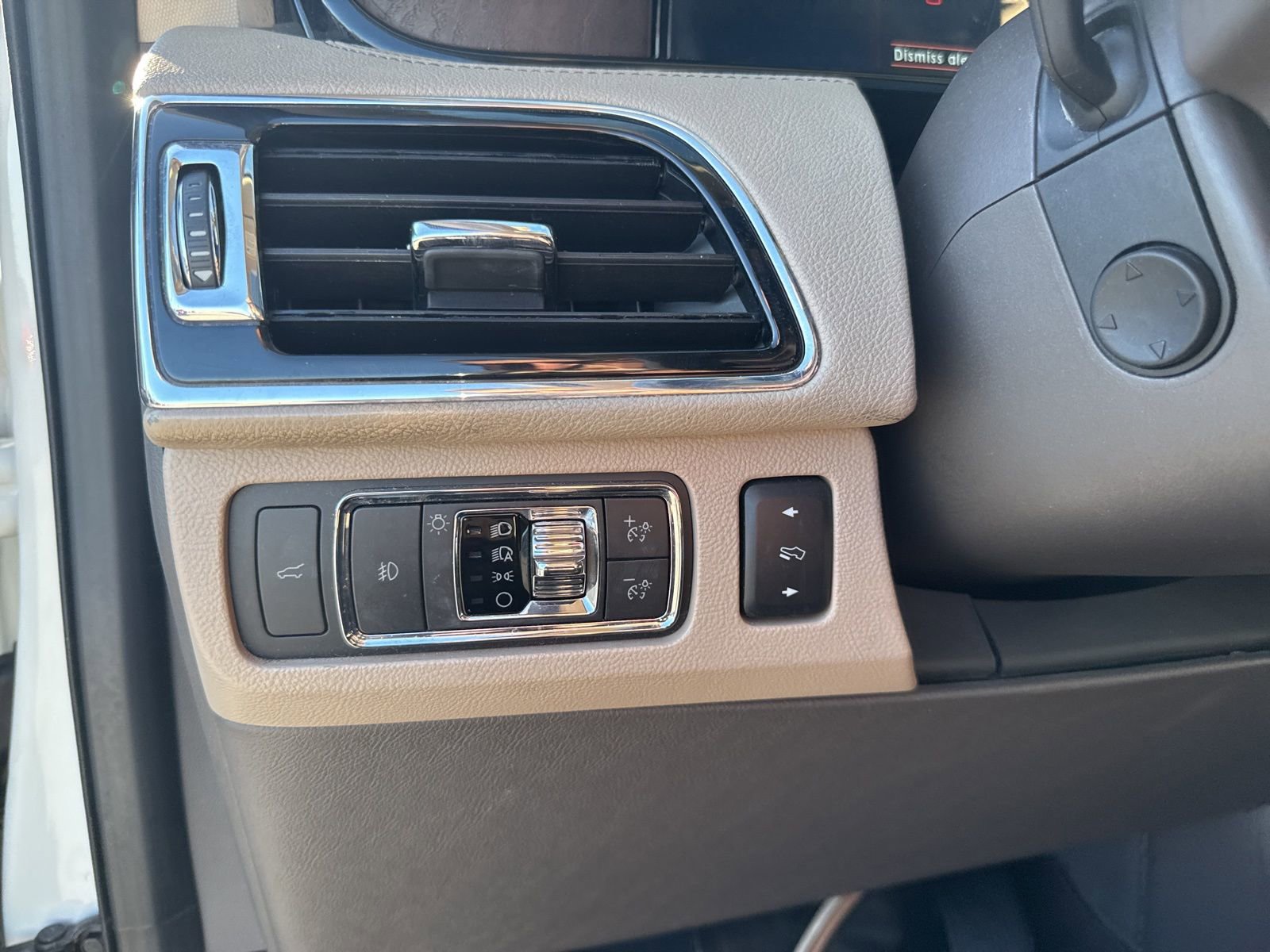 Used 2022 Lincoln Navigator Reserve image 18