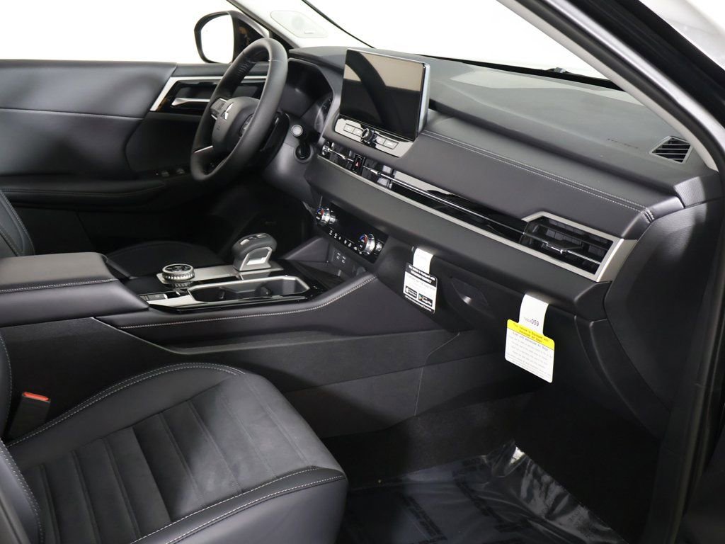 New 2026 Mitsubishi Outlander SE image 26